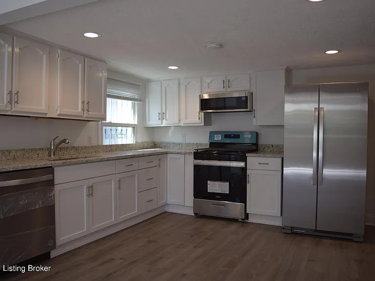 610 Old Harrods Creek Rd — Photo 2