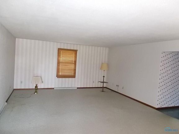 3rd image of 503 Oakwood Ln