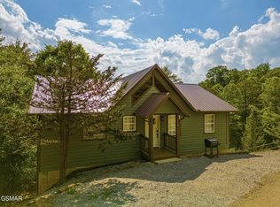 916 Hideaway Hills Cir, Sevierville, TN 37862