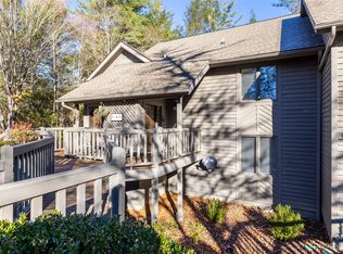 93 River Park Villas Dr, Sapphire, NC 28774