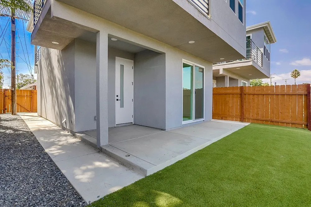 Building Photo - 4327 Clairemont Dr