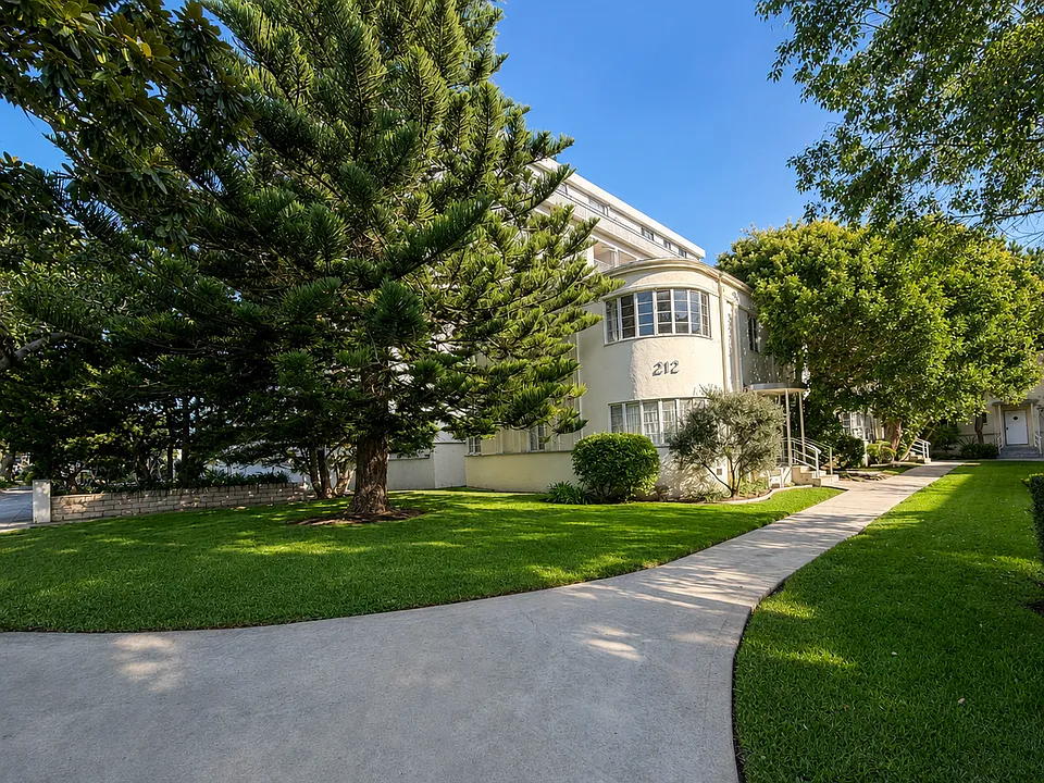 212 San Vicente Blvd