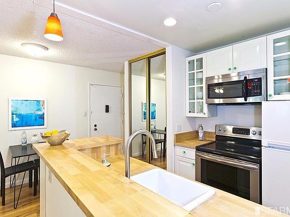 2nd image of 121 Piccadilly Pl APT B