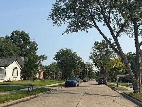 Exterior Neighborhood (street photo)