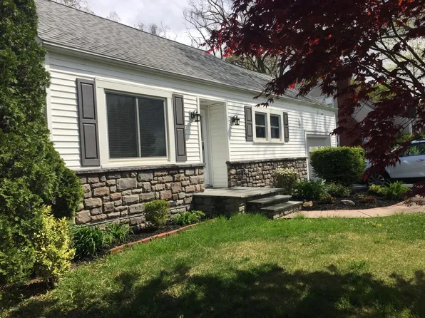 815 Parkway Rd, Allentown, PA 18104