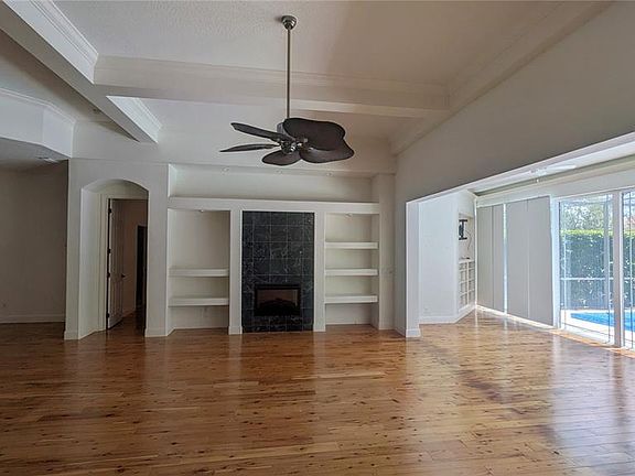 3rd image of 700 SHADOW BAY WAY