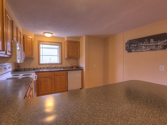 3rd image of 4021 SE Harriet St