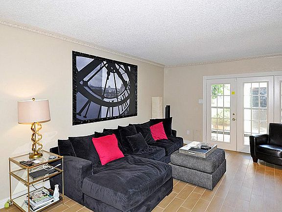 3rd image of 968 Memorial Village Dr #90