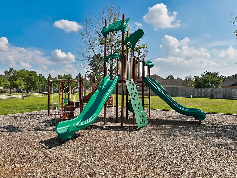 17222 Leeside Dr — Photo 36