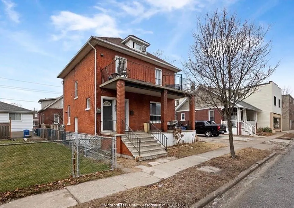 3 bed, $2,000 — Photo 2