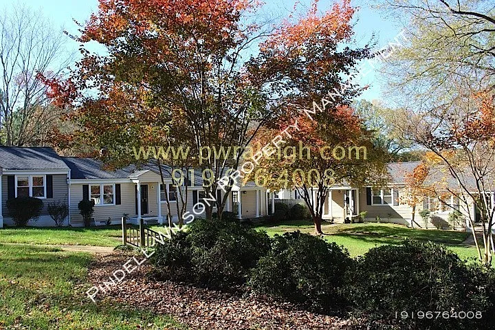 2212 Bernard St — Photo 2