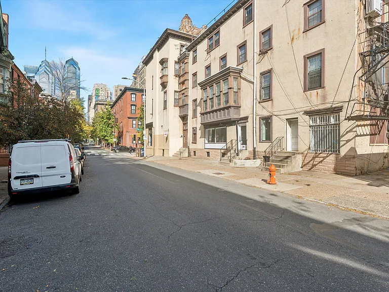 1538 Pine St #1R — Photo 15