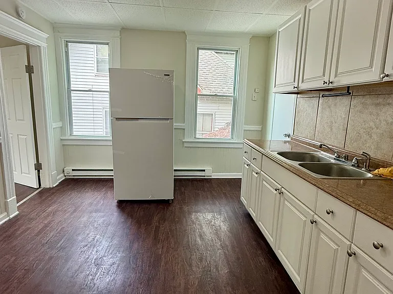 140 Orange St — Photo 2