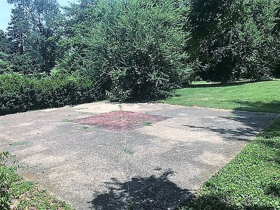 3rd image of 223 S Lincoln Blvd