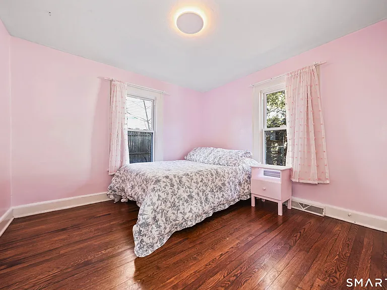 196 Waite St — Photo 6