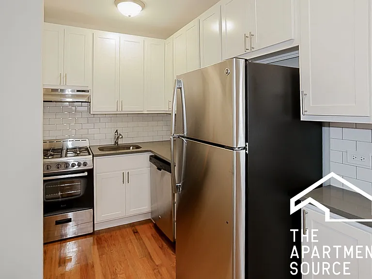 510 W Cornelia Ave #110 — Photo 2