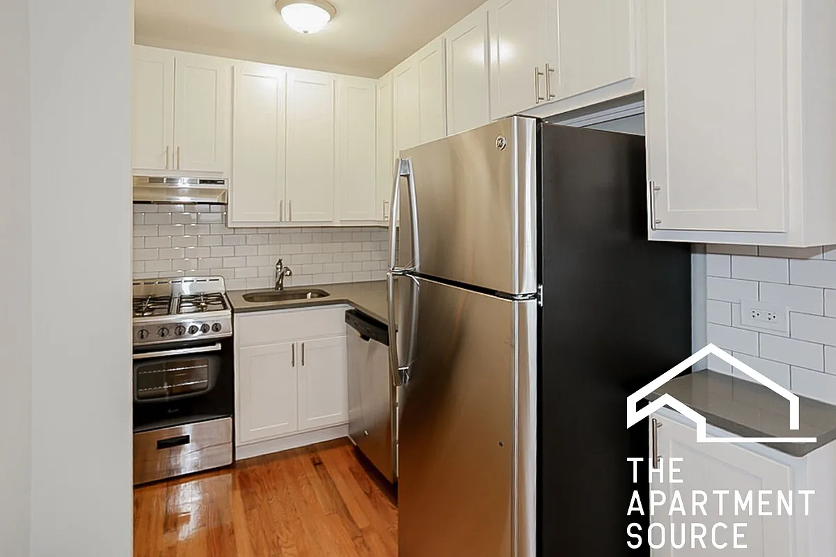 Building Photo - 510 W Cornelia Ave #110