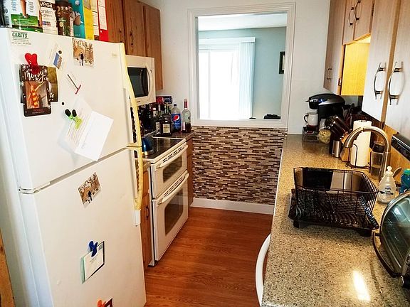 4th image of 327 Twin Lakes Dr #327