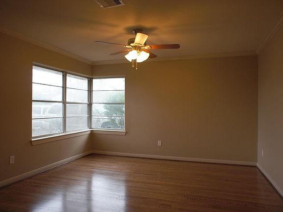 Living Room w/ Hardwood Floors
