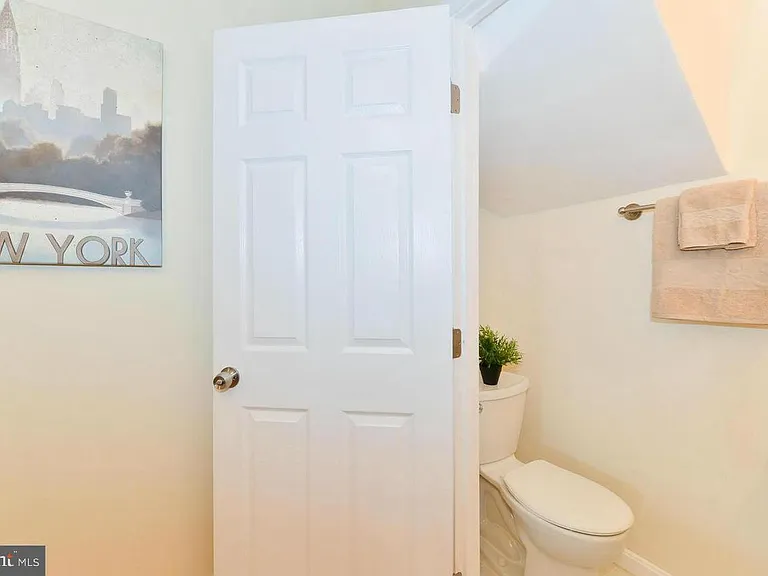 1648 L St NE — Photo 13