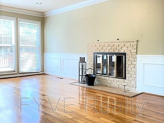 3rd image of 2860 Shurburne Dr
