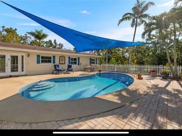 1350 Miracle Ln, Fort Myers, FL 33901