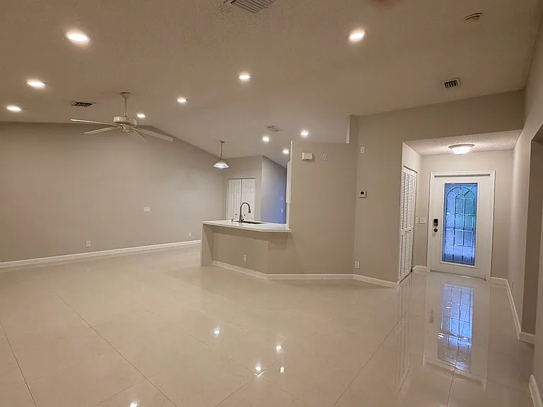 1547 Zenith Way — Photo 11