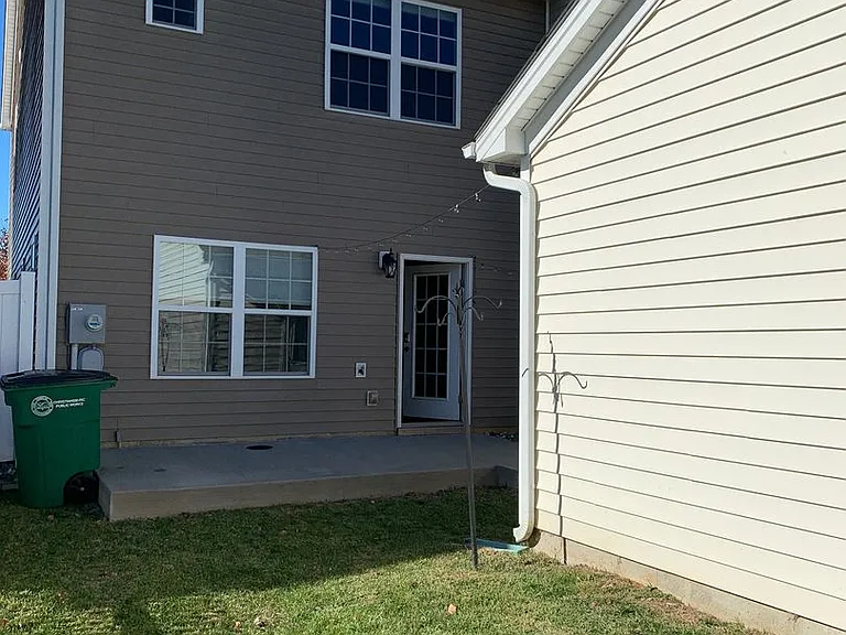 215 Phoenix Blvd NW — Photo 8