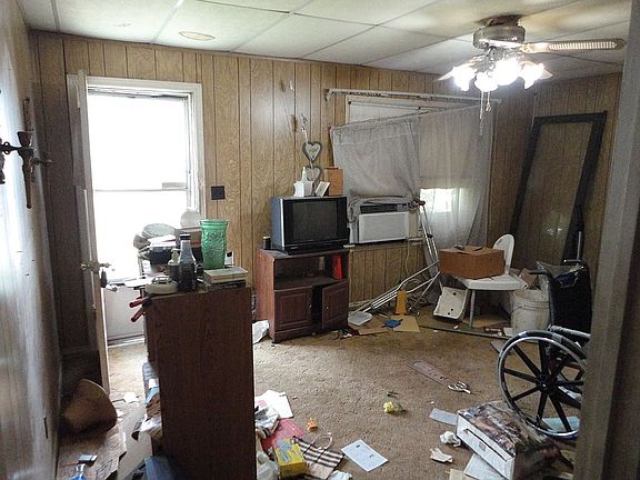 3rd image of 637 SW 48th St