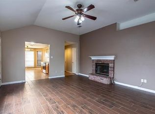 816 W Colony Dr, Arlington, TX 76001