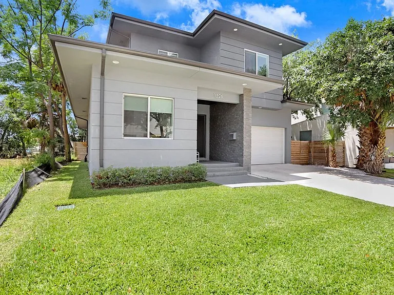 1326 W Fig St — Photo 4