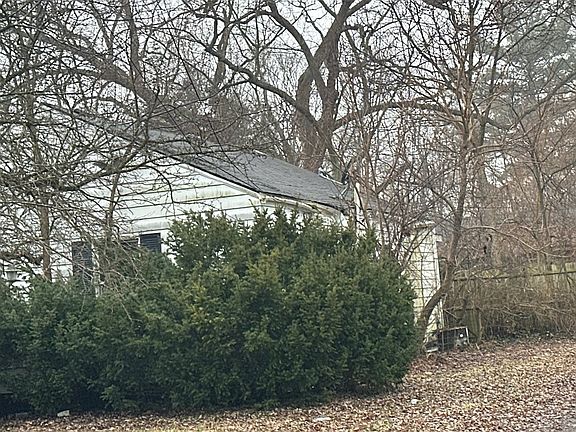 2nd image of 3285 Mills Acres St