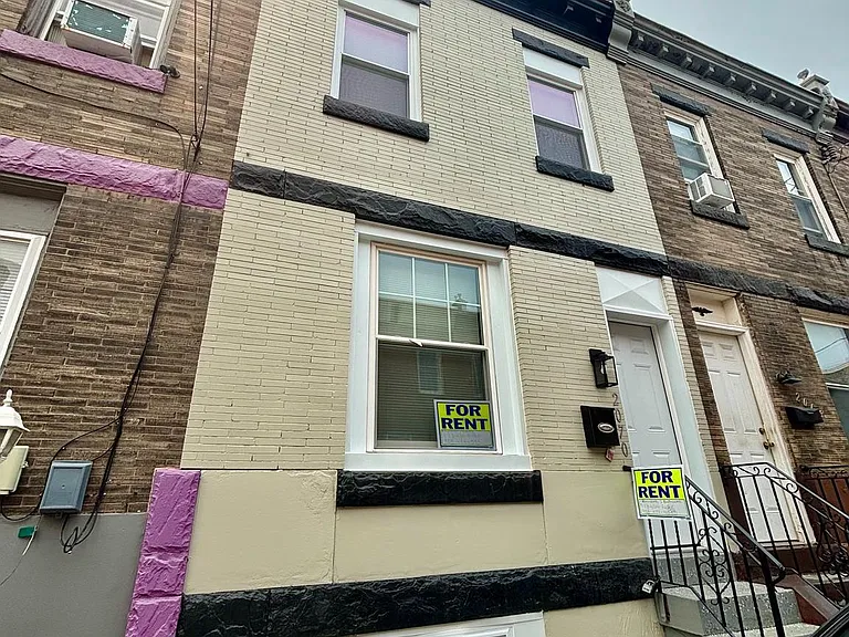 2070 E Lippincott St — Photo 1