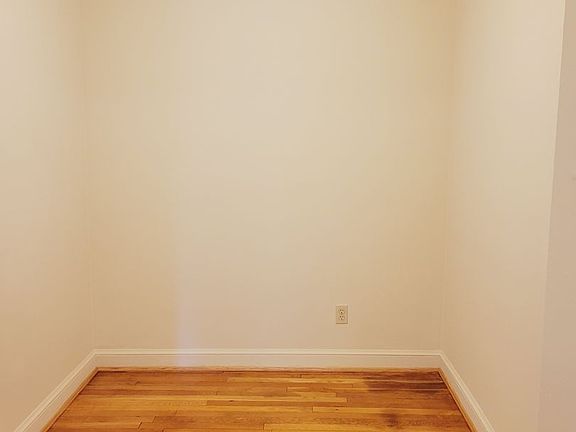 2nd image of 1201 N Courthouse Rd #1215-101