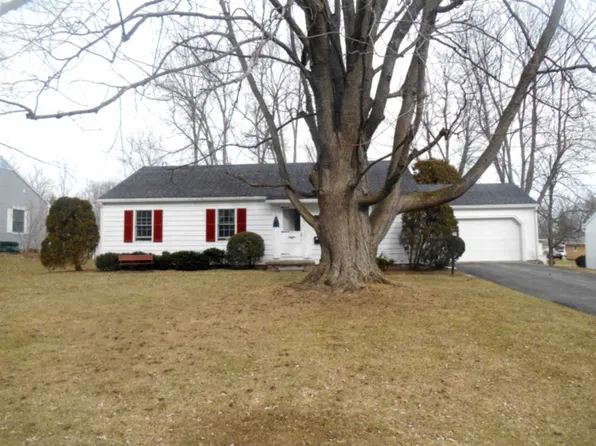 35 Dover St, Massena, NY 13662