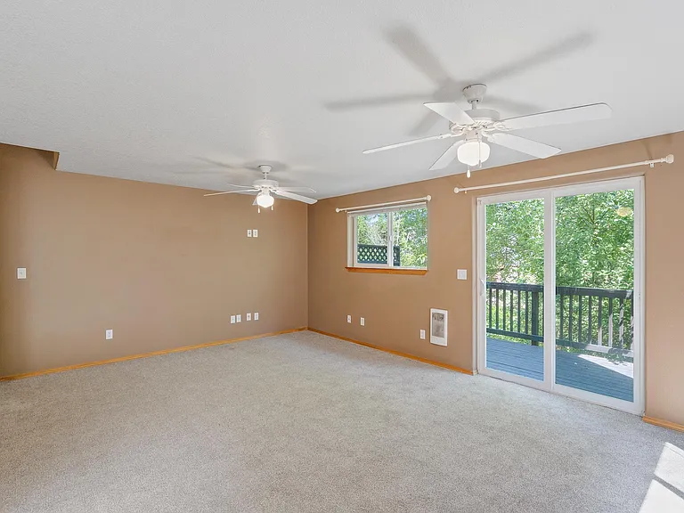 446 Corinne Dr — Photo 9