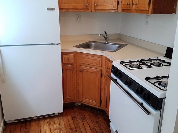 2nd image of 47 Cooper St APT 2A