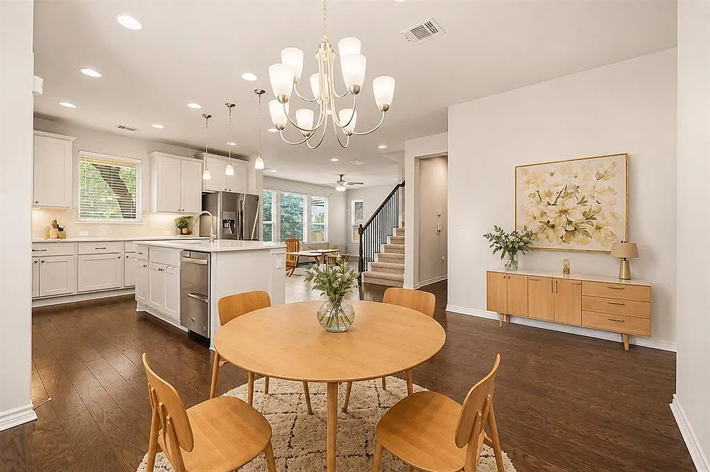 4 bed, 2.5 bath, 2411 sqft, $2,750 — Photo 3