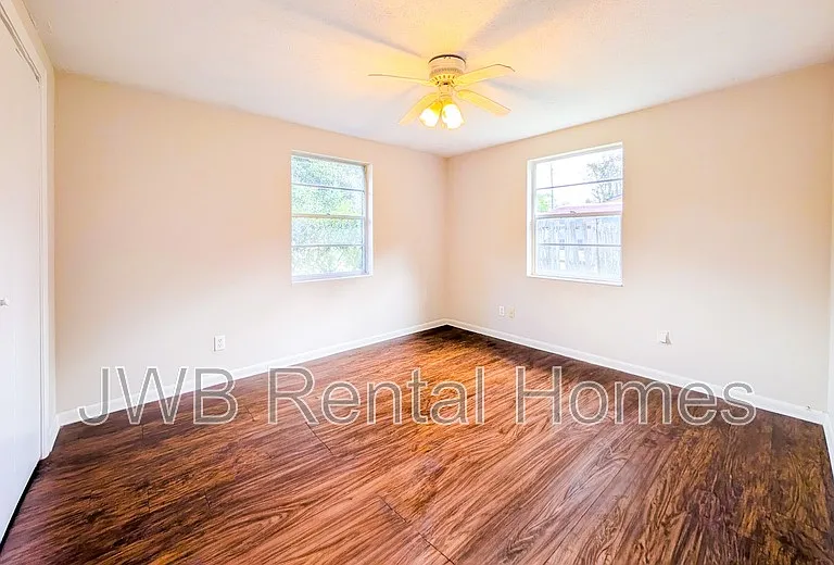 5742 Newberg Ln — Photo 6