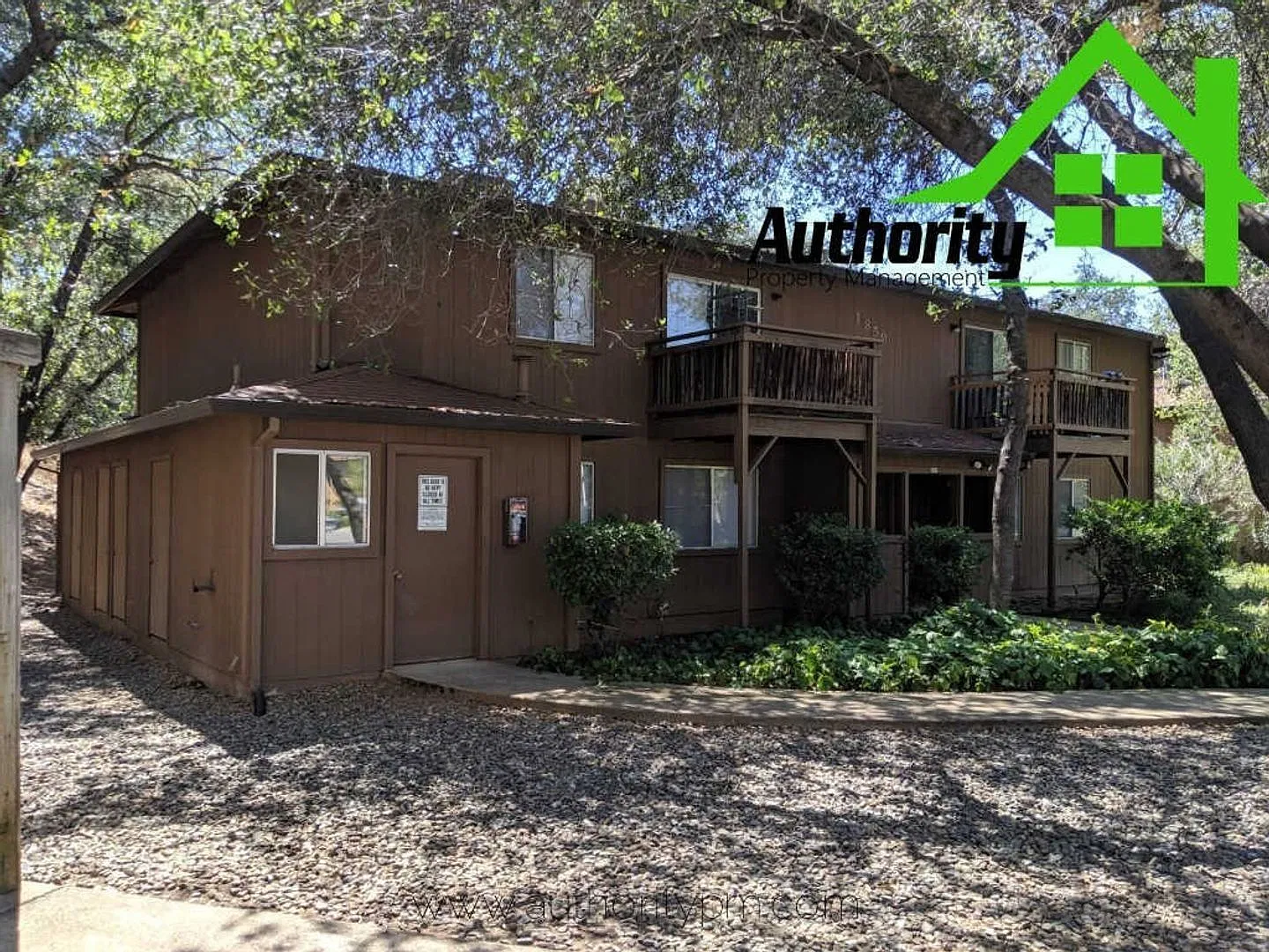 2 bed, 1.0 bath, 950 sqft, $1,195 — Photo 2
