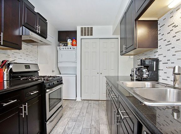 5th image of 616 N Lake Shore Dr