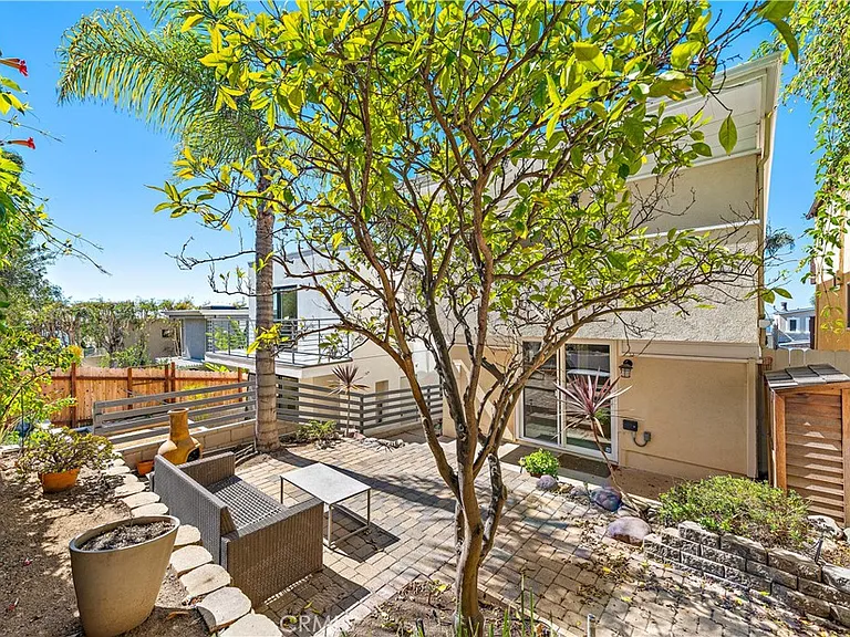 882 Acapulco St — Photo 19