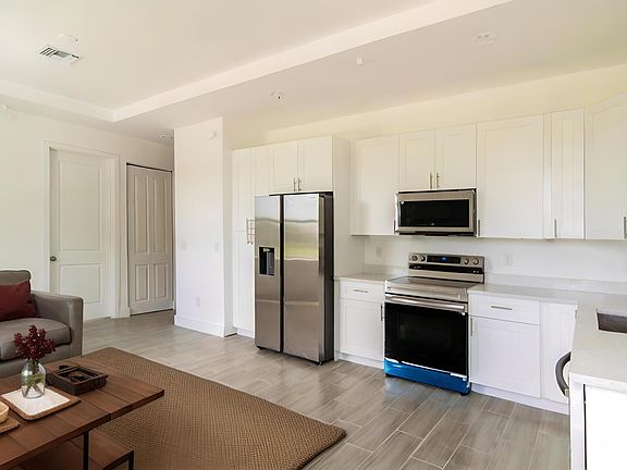 5th image of 246 Rotonda Blvd W #A
