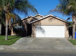 990 Redwood St, Parlier, CA 93648