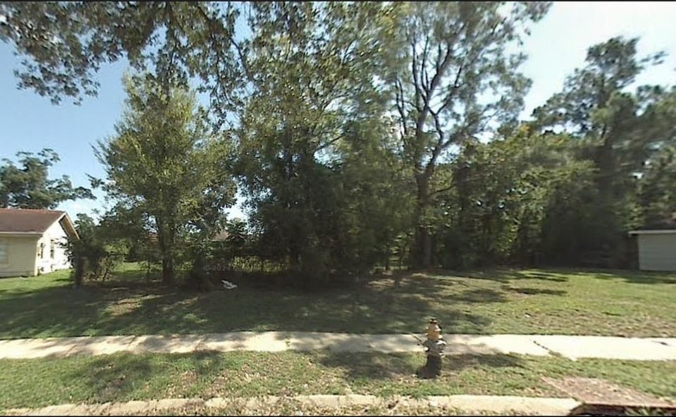 2nd image of 11028 Dreux Ave