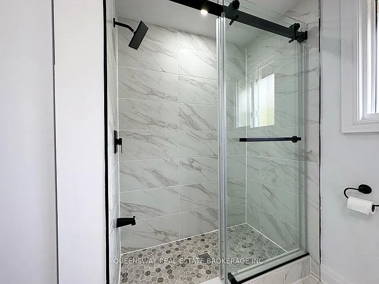 7 Leaside Dr #MAIN — Photo 4