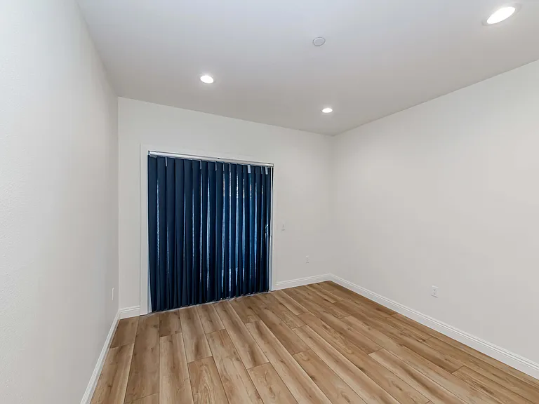 539 W Amerige Ave #B — Photo 9