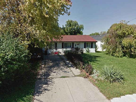Nice landscaping provides privacy from neighbors