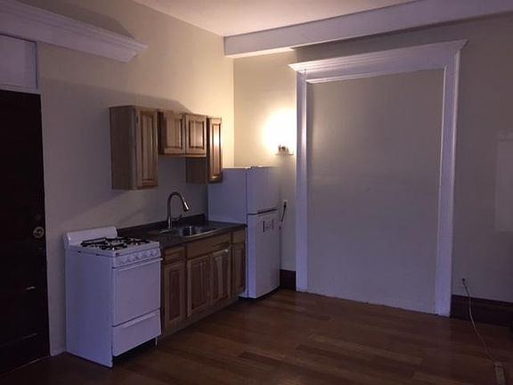4th image of 399 Ashland Ave #1E