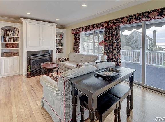 4th image of 590 Willow Terrace Ln